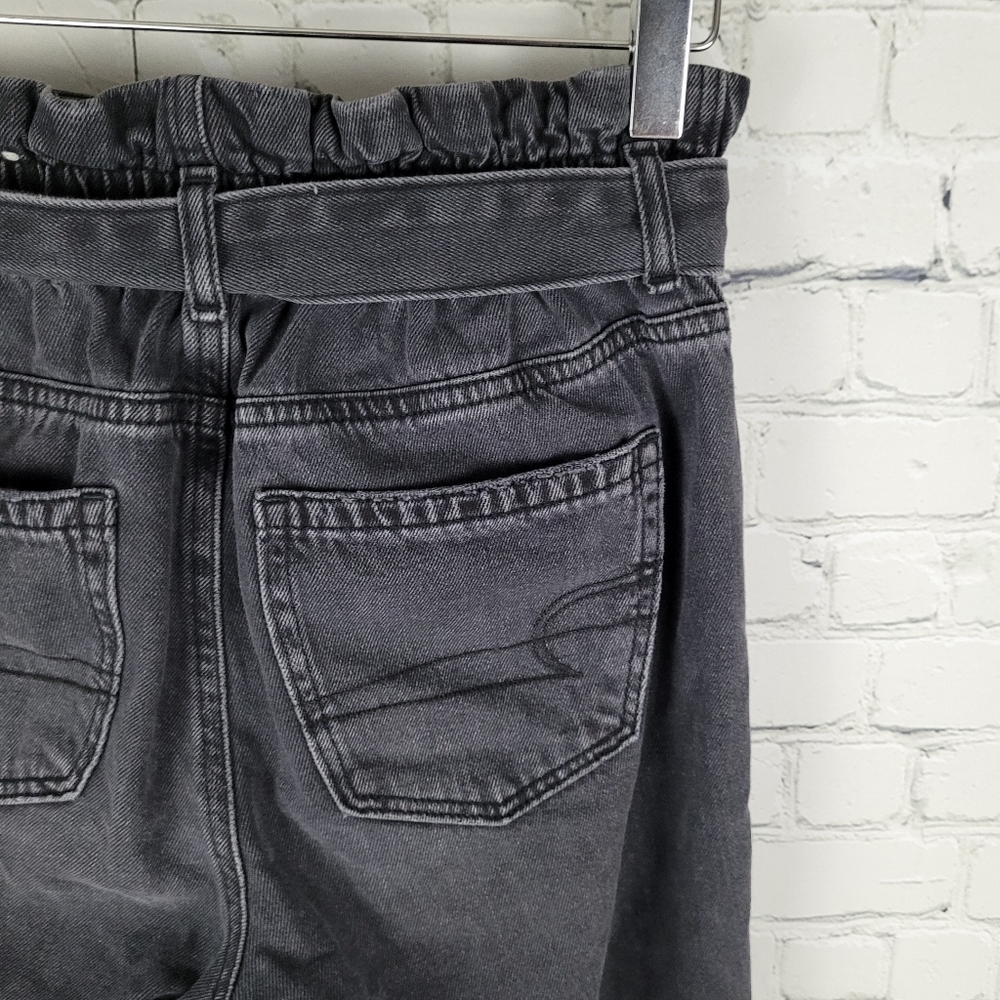 AMERICAN EAGLE | Highest Rise Mom belted jean